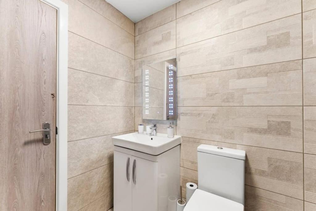 Modern Spacious Three Bedrooms With Private Garden Cardiff Eksteriør billede