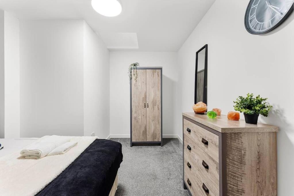 Modern Spacious Three Bedrooms With Private Garden Cardiff Eksteriør billede